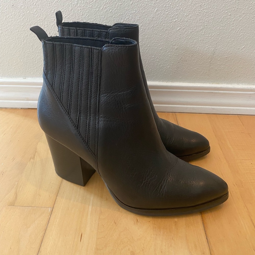 Marc Fisher black heeled heel booties size 7.5